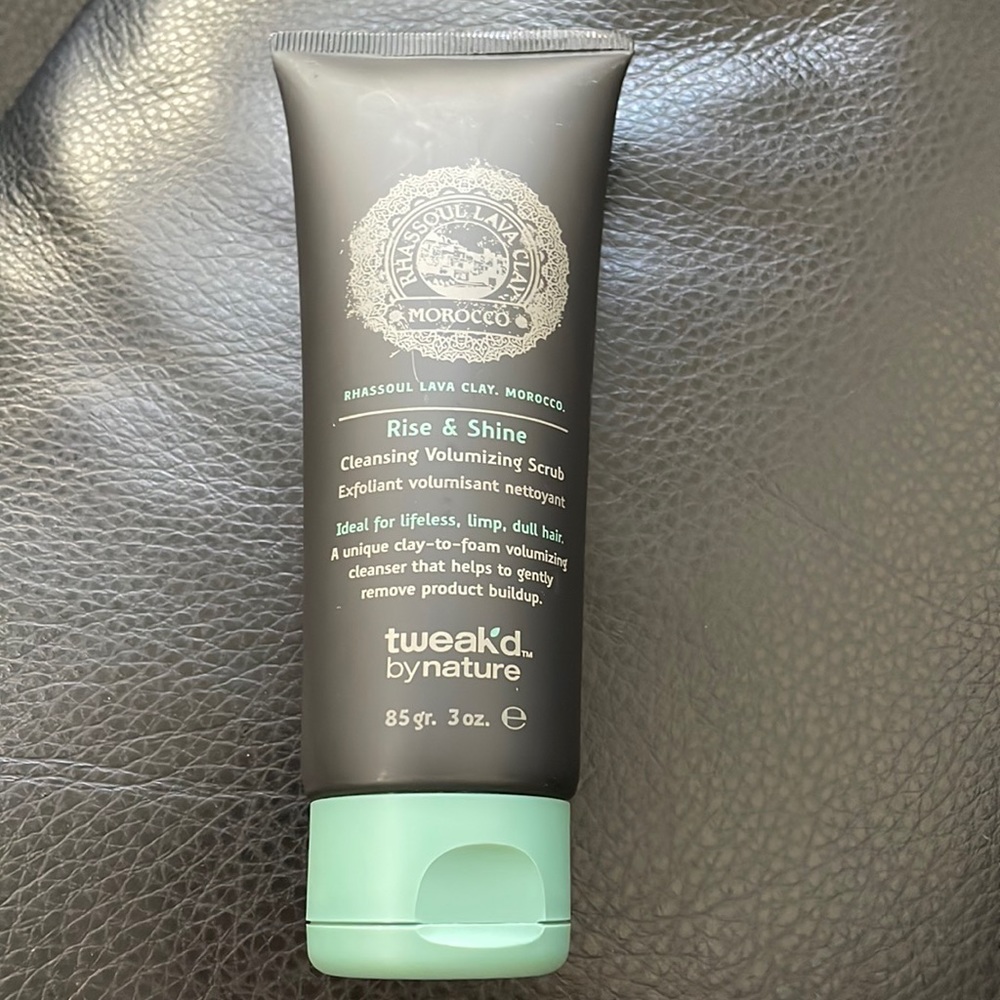 Tweak’d by Nature Cleansing Volumizing Scrub